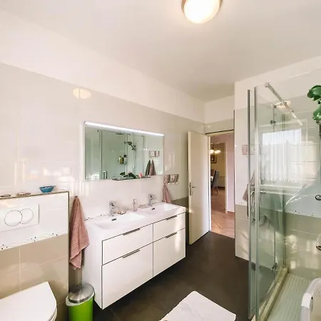 Anika Villa